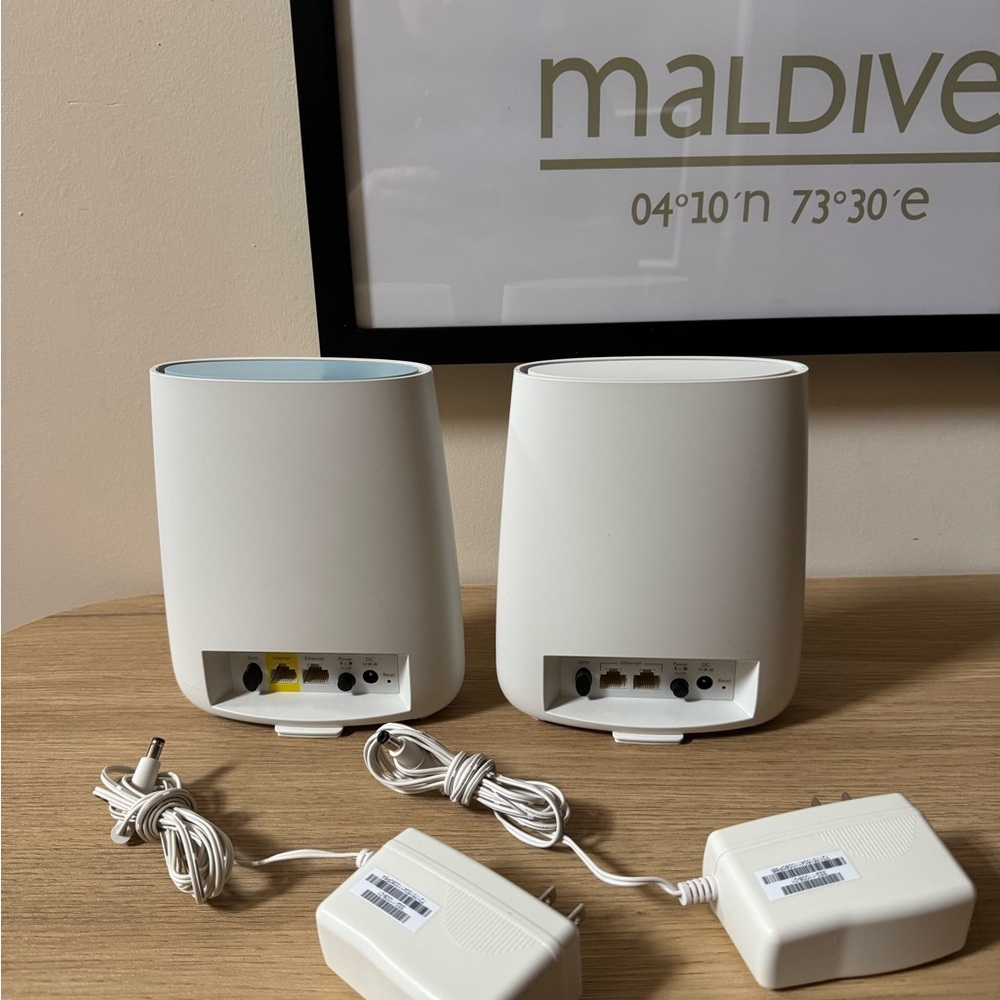 NETGEAR Orbi RBR20 Tri-Band Mesh Wi-Fi Router & RBS20 Satellite with Cables Work - Picture 2 of 4